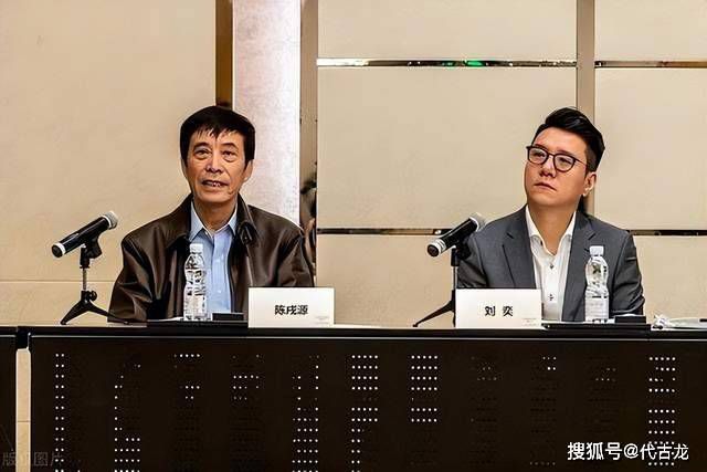 通常情况下，他会以非常放松的方式做赛前准备，当其他球员花费很多时间进行有球训练和按摩时，这位比利时人只是在更衣室与曼城工作人员聊天，直到上场前的最后一分钟。